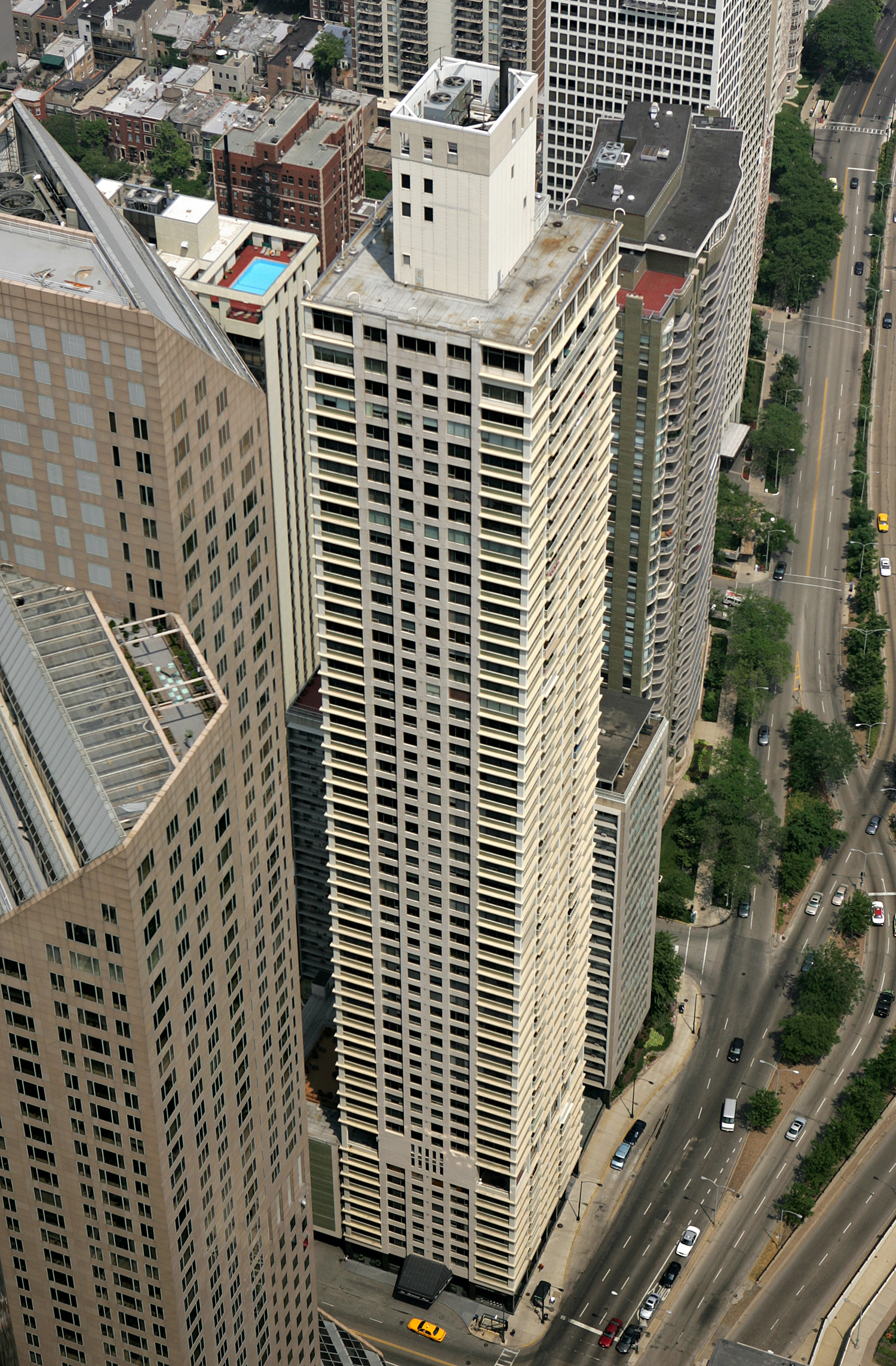 1000 Lake Shore Plaza, Chicago - View from John Hancock Center. © Mathias Beinling